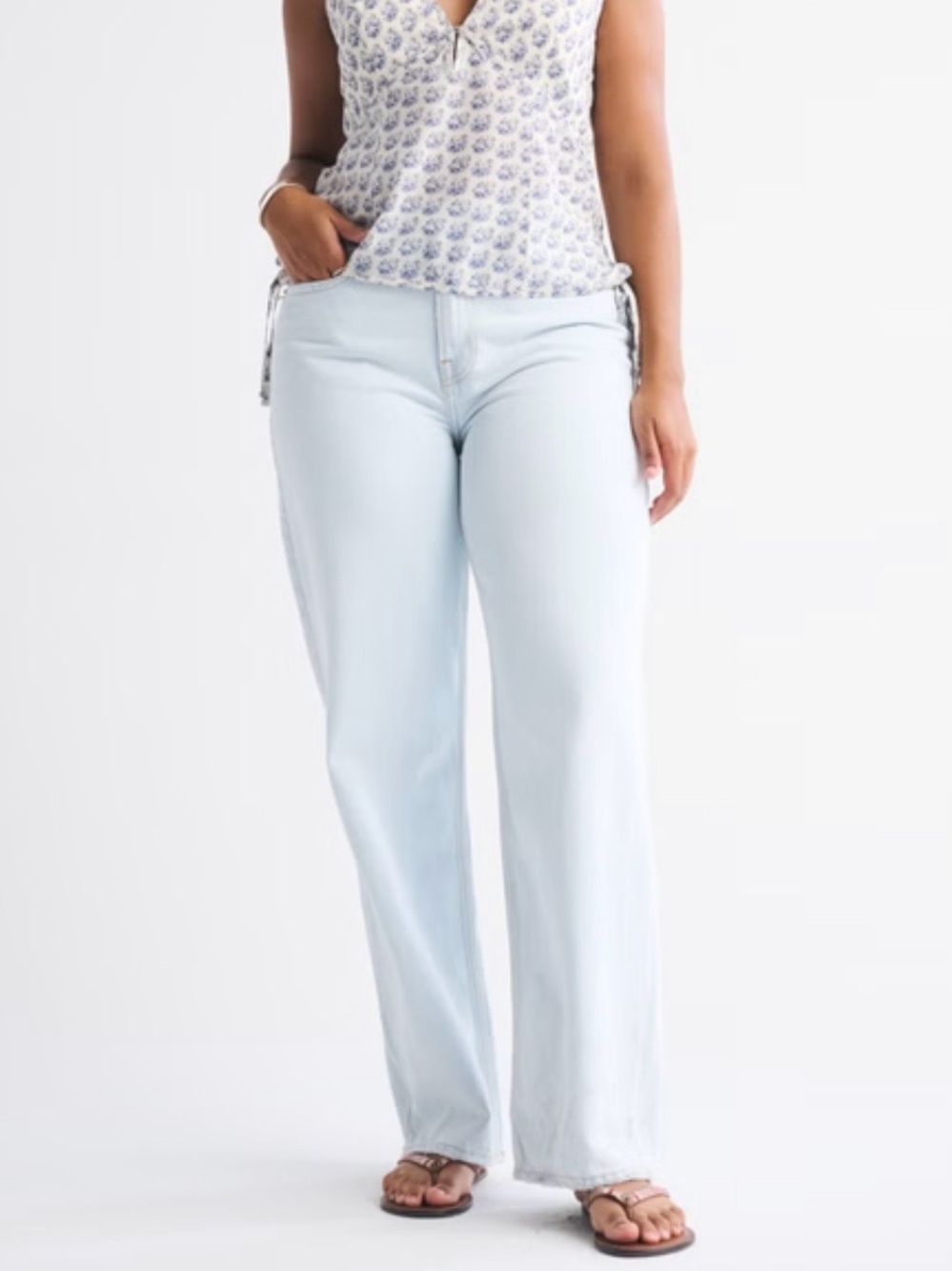 Abercrombie & Fitch The Slouchy Jean Mid Rise Light Wash Jeans 27